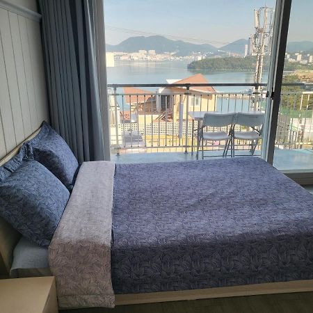 Yeosu Blooming Pension Exterior photo