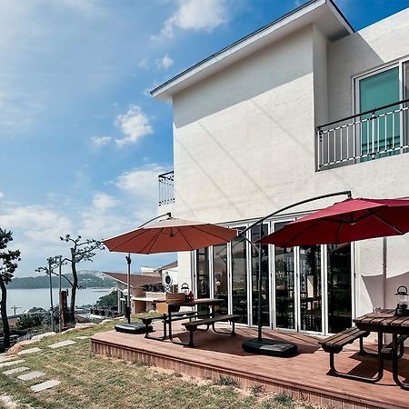 Yeosu Blooming Pension Exterior photo