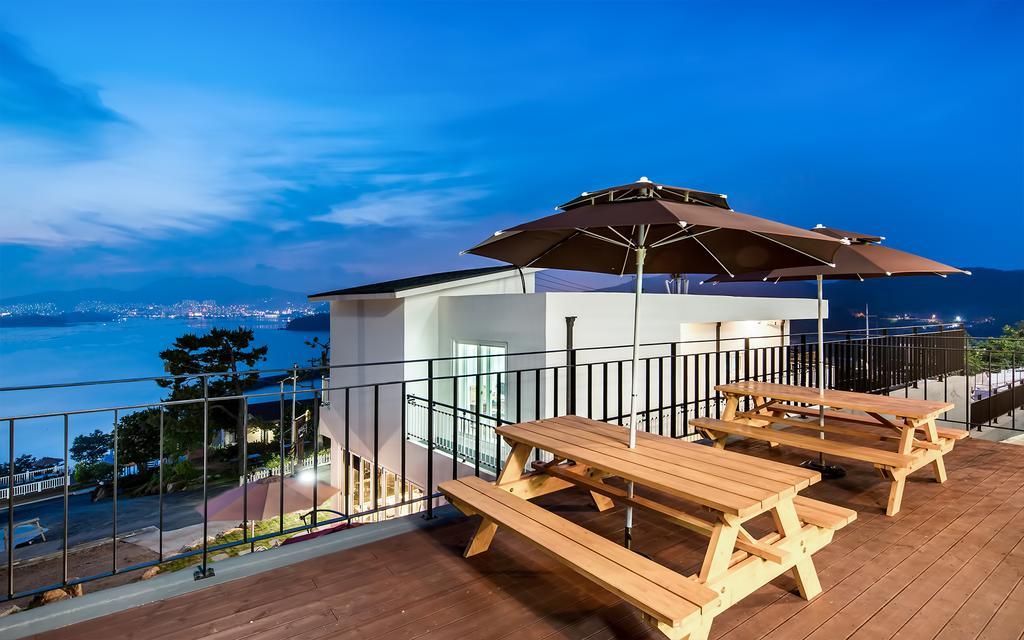 Yeosu Blooming Pension Exterior photo