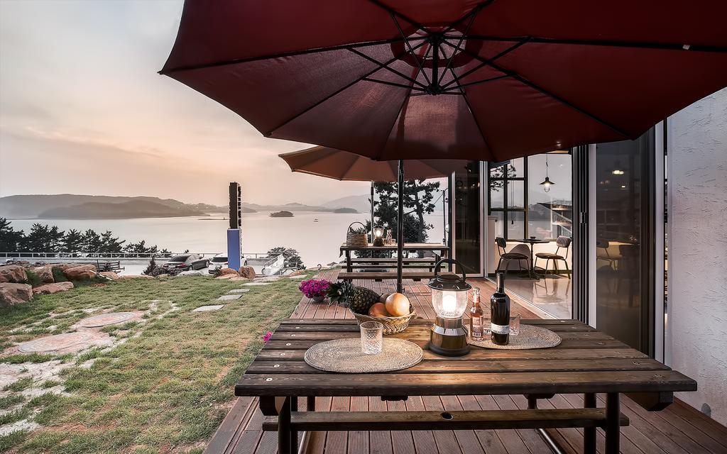 Yeosu Blooming Pension Exterior photo