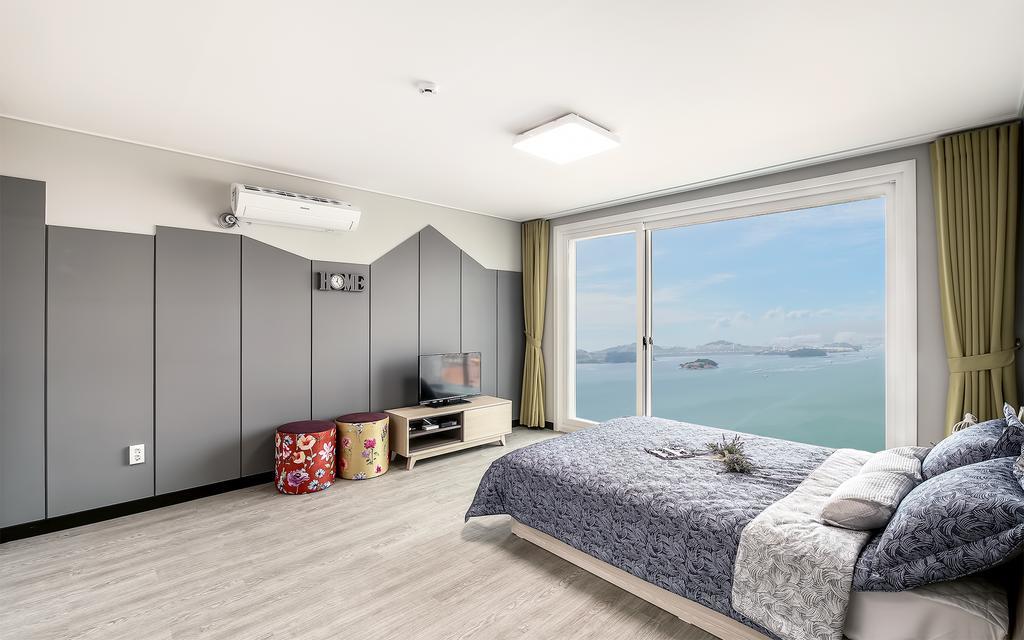 Yeosu Blooming Pension Exterior photo