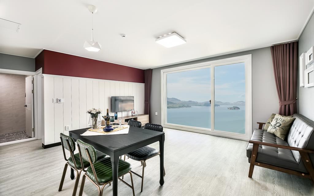 Yeosu Blooming Pension Exterior photo
