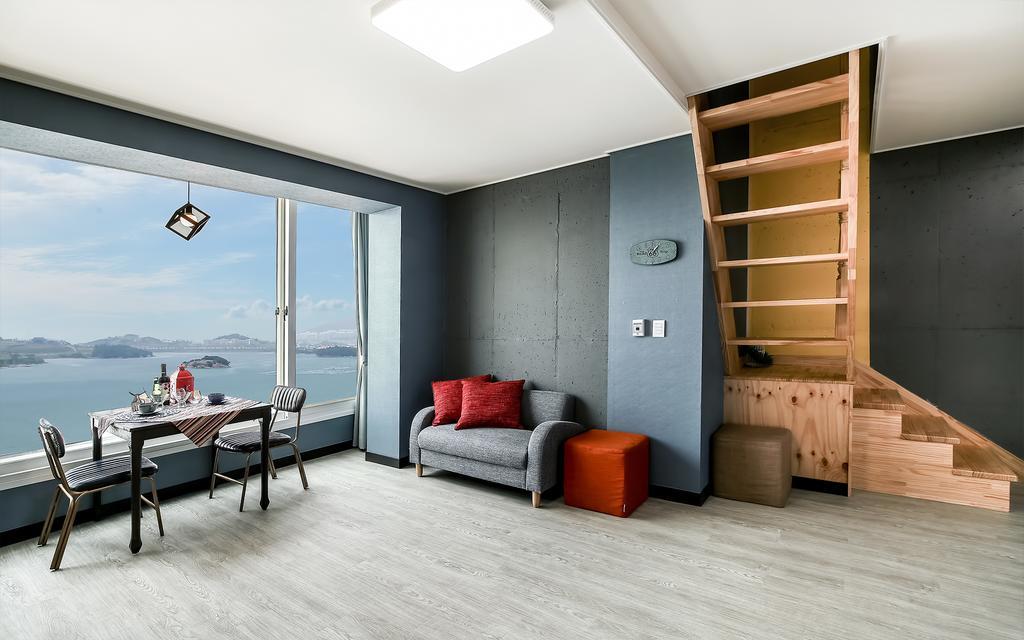 Yeosu Blooming Pension Exterior photo