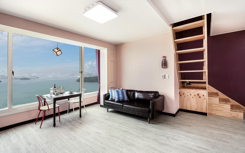 Yeosu Blooming Pension Exterior photo