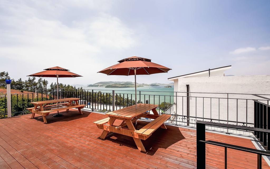 Yeosu Blooming Pension Exterior photo