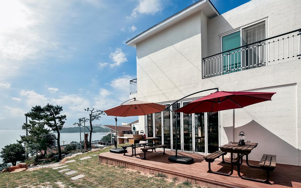 Yeosu Blooming Pension Exterior photo